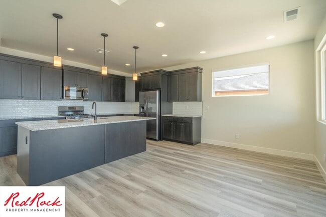 Building Photo - Modern 3 Bedroom Single-Level Home in Vill...