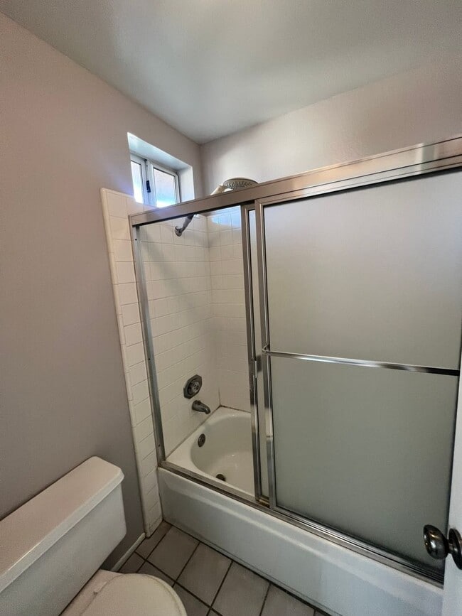 Building Photo - West Ventura - Gorgeous updated three bedroom, 2.5 bath home in Brock Hills