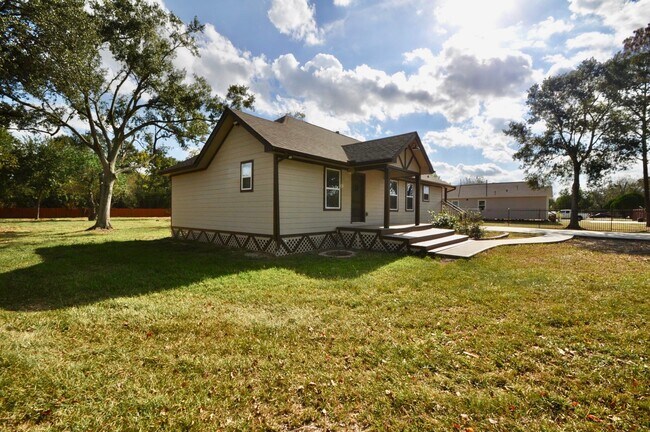 Building Photo - 7238 Evans St