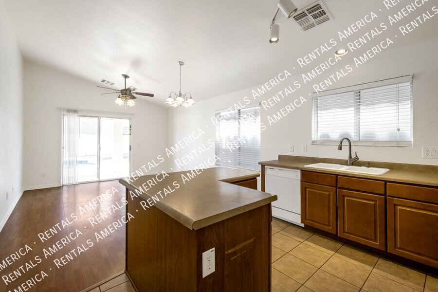 Building Photo - 1448 E Saguaro Trail