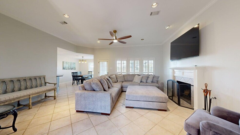 Building Photo - 1803 Fernhaven Cir