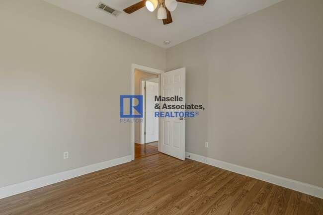 Building Photo - Beautiful 4 bedroom, 2 bathroom house in B...