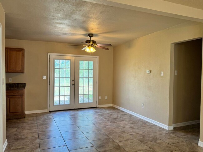 Building Photo - 9606 Shady Tree Ln