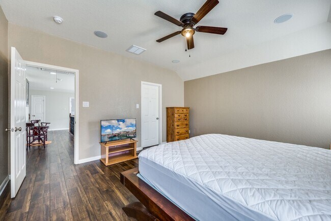 Building Photo - 4 Bedroom/3 Bathroom  Aviara Subdivision