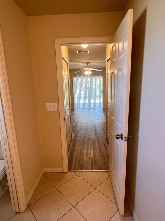 Building Photo - Lovely Home In SW Cape Coral