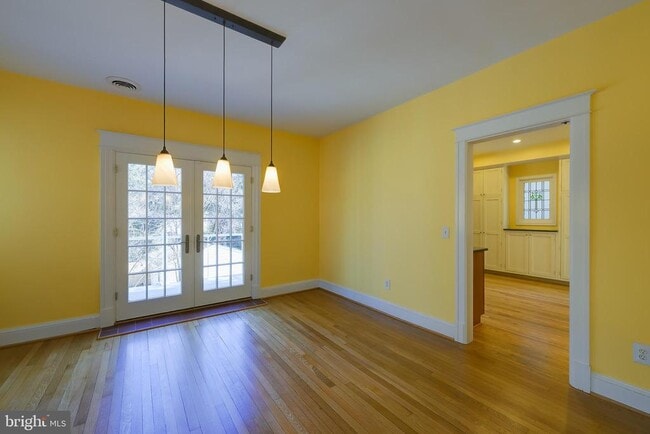 Building Photo - 5717 Chevy Chase Pkwy NW