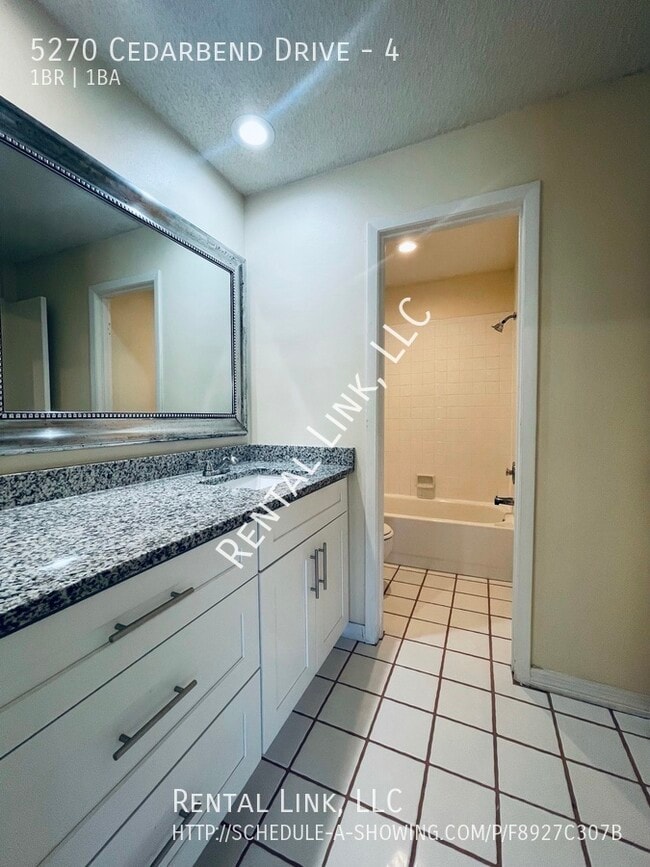 Building Photo - 5270 Cedarbend Dr