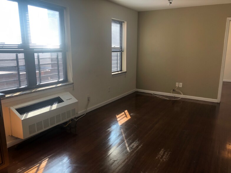 Building Photo - 529 54th St