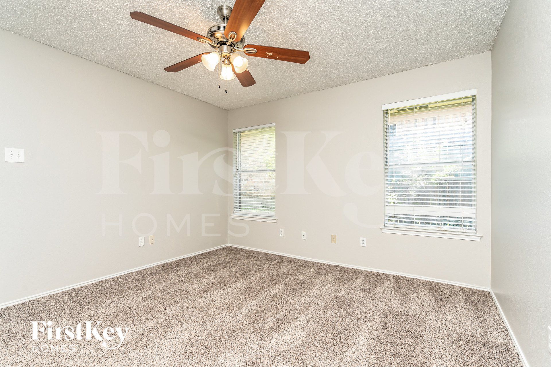 Building Photo - 606 Plainview Dr