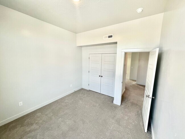 Building Photo - 3172 E Sky Rim Wy