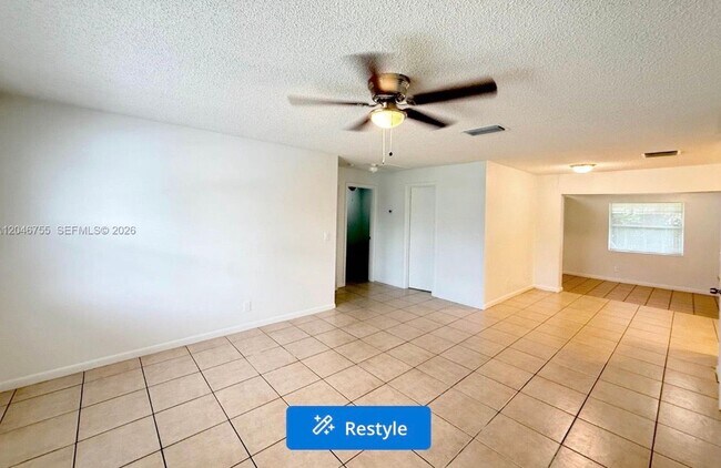 Building Photo - 12096 Dolphin Dr