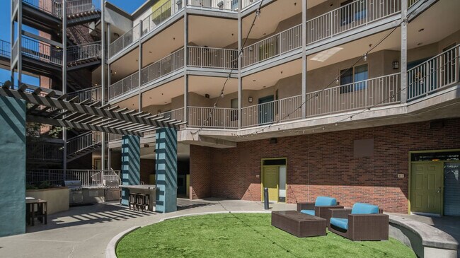 Building Photo - 1275 E University Dr