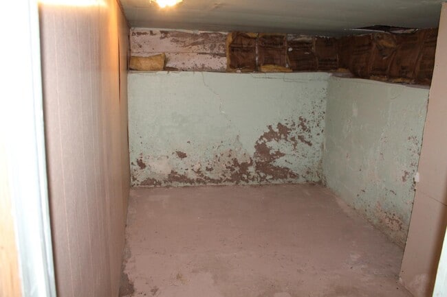 Building Photo - 707 W Main St