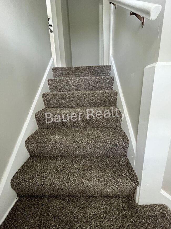 Building Photo - Three bedroom home with two car, detached garage!