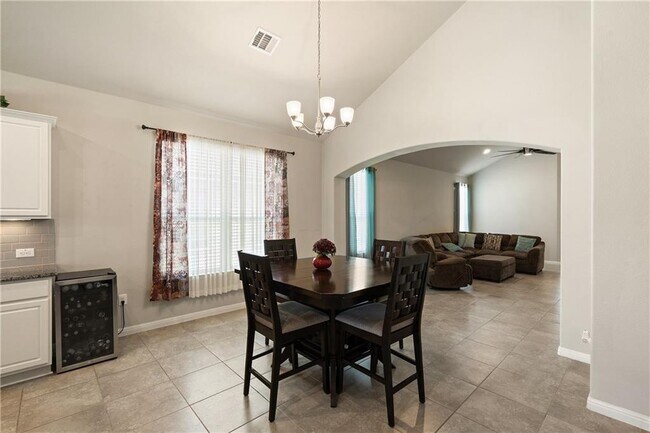 Building Photo - 601 Flag Ln