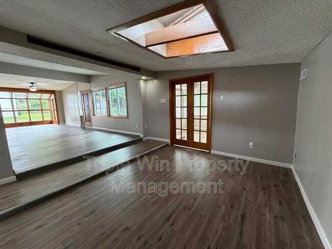 Building Photo - 810 St Anthony Ln