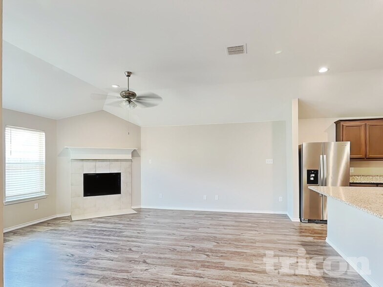 Building Photo - 2565 Hadley St