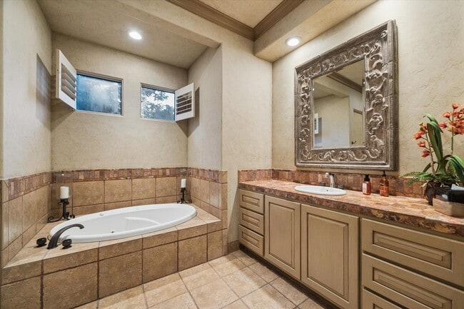 Building Photo - 2 Lacewood Ln