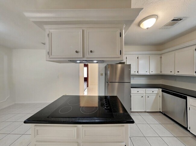 Building Photo - 18715 Faustina Way