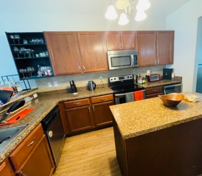 Building Photo - 9026 Sharpes Cir