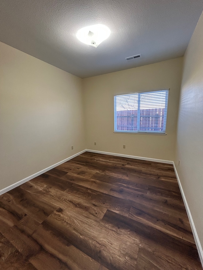 Building Photo - 366 Hollyhock Cir