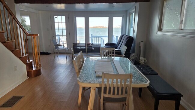 Building Photo - 16 Homestead Ave