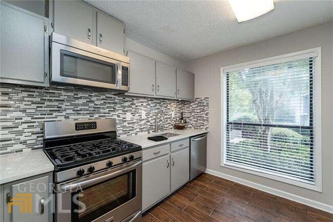 Building Photo - 306 Wynnes Ridge Cir SE