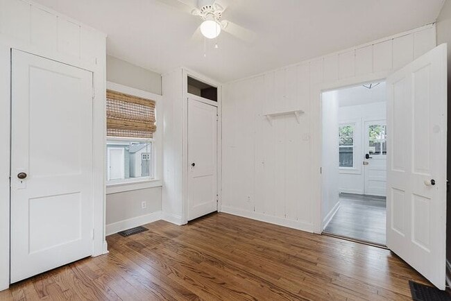 Building Photo - Charming, Fully Updated Broad Ripple Gem!