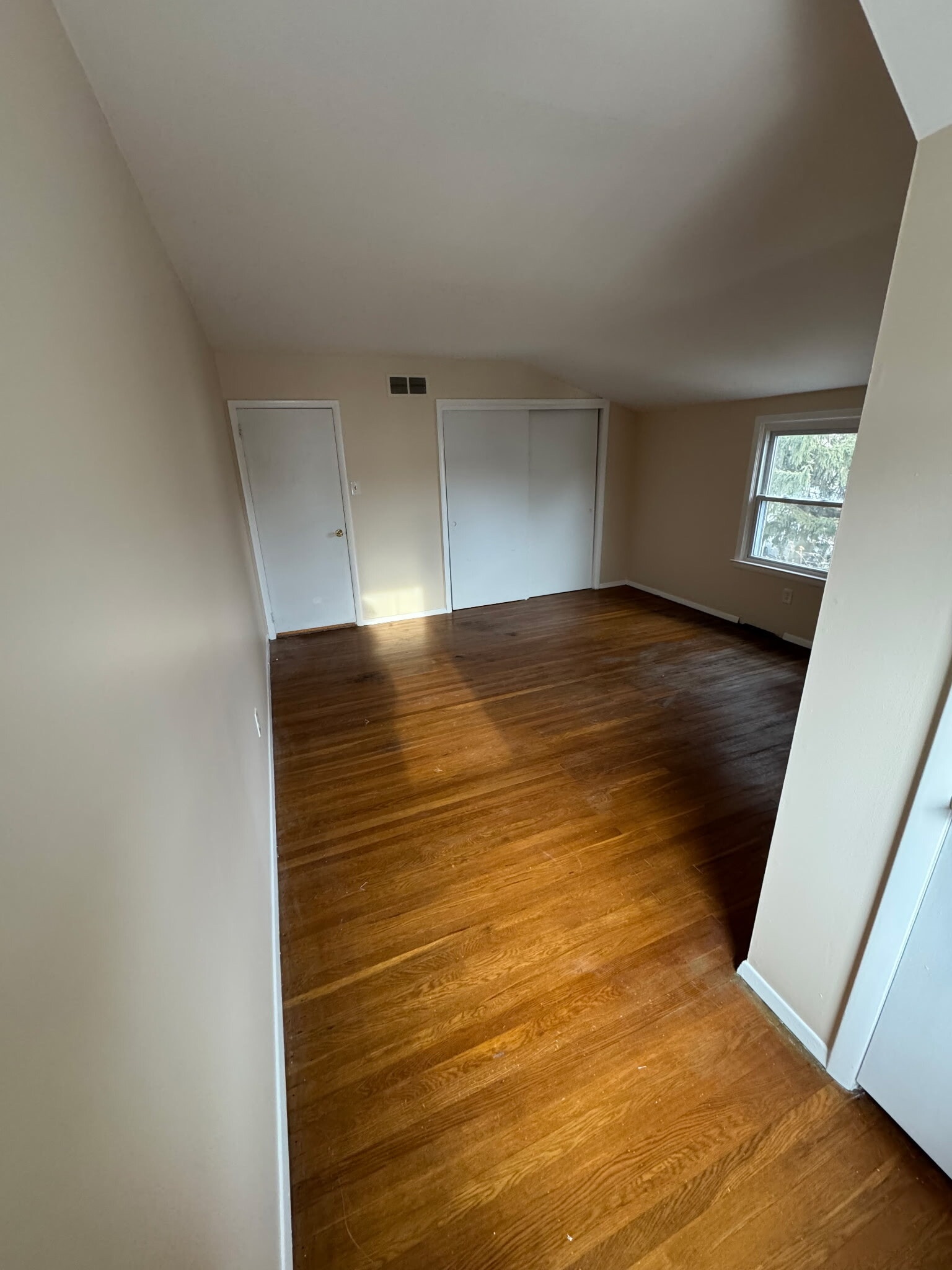 Building Photo - 2363 Mount Carmel Ave