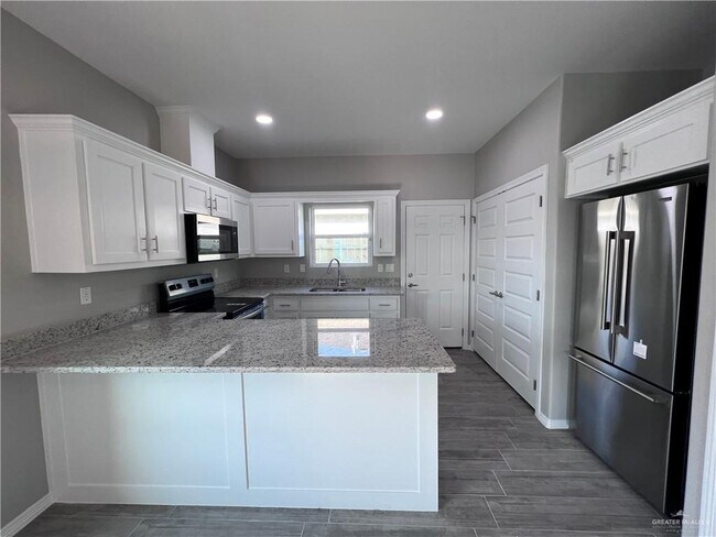 Building Photo - 23 Red Bud Dr