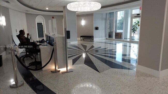 Building Photo - 3140 S Ocean Dr