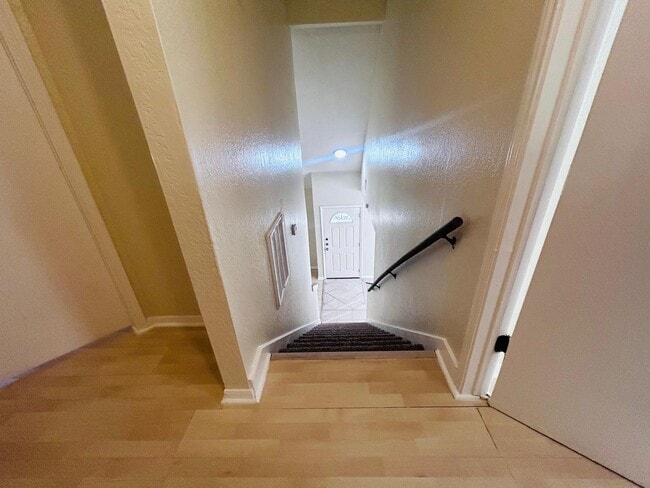 Building Photo - 2122 Lazy Ridge Dr