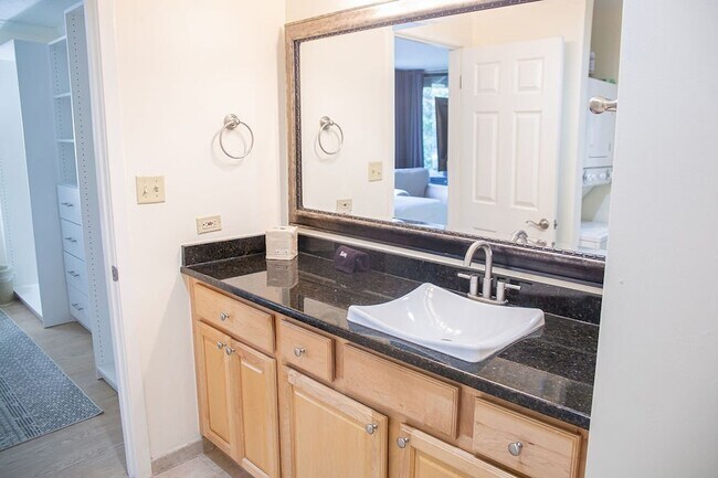 Building Photo - 2322 Boxwood Ln