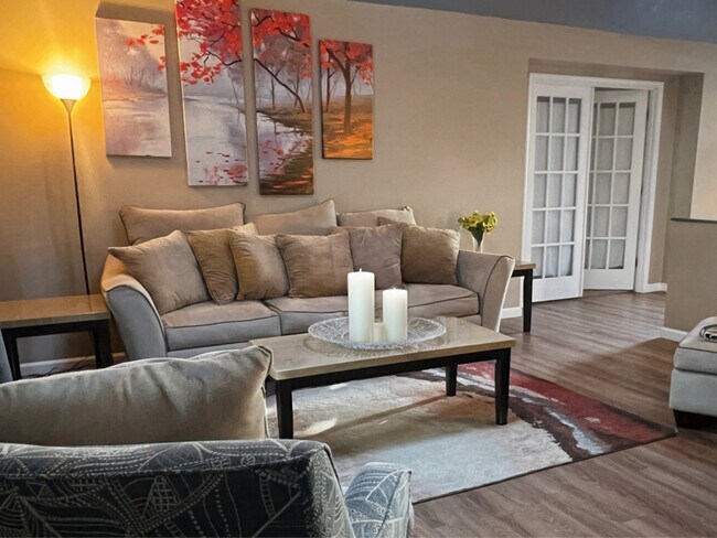 Building Photo - 723 N 8th St