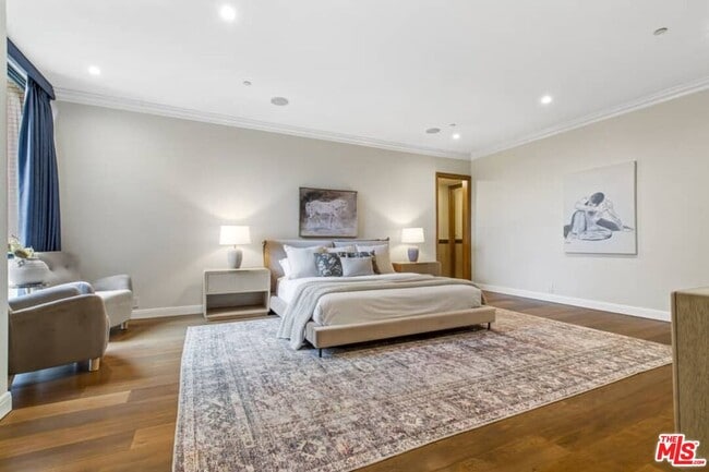 Building Photo - 300 N Swall Dr