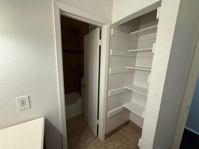 Building Photo - 2700 Mulford Cove