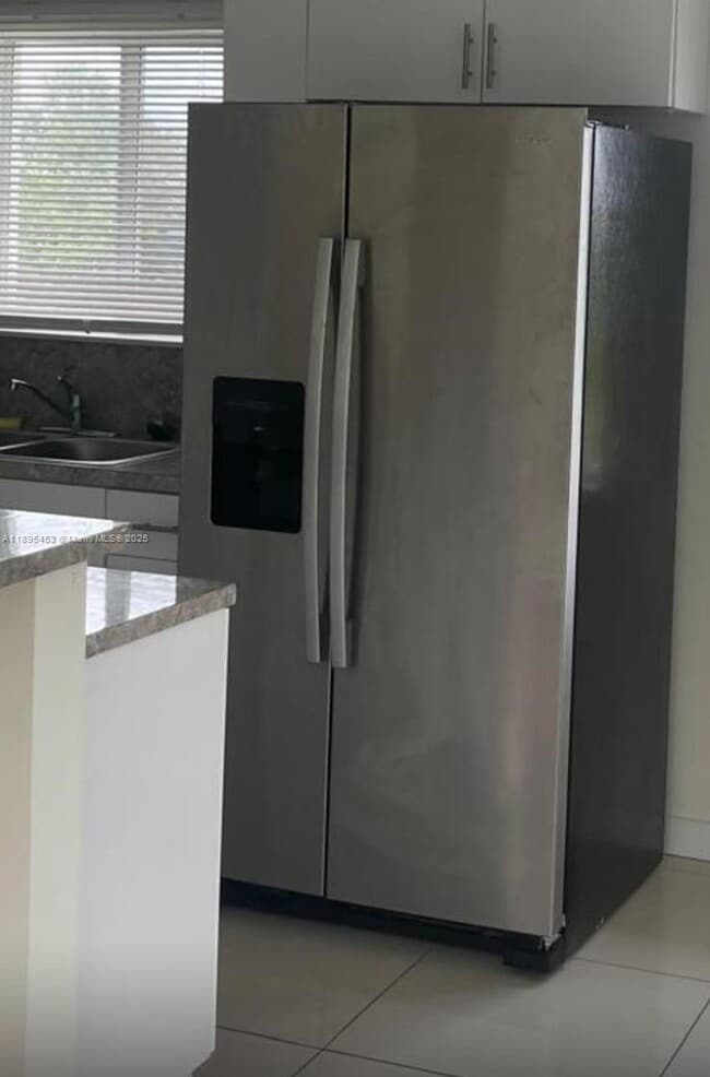 Building Photo - 3 bedroom in Miami FL 33147