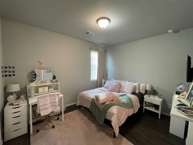 Building Photo - 25511 Northpark Lake Dr