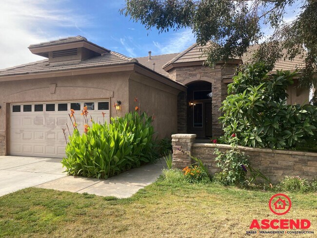 Building Photo - Gorgeous Home in the Southwest!