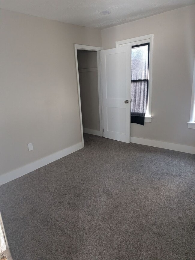 Building Photo - 1043 Meade Ave