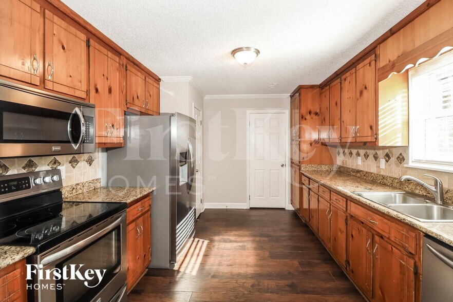 Building Photo - 4565 Bonneville Dr