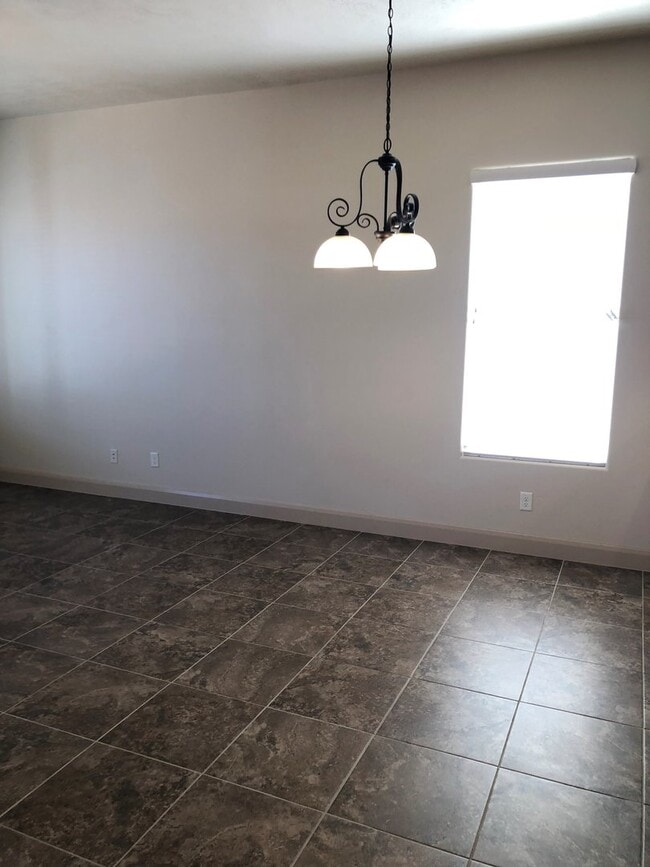 Building Photo - Tanzanite townhome in Sky Ridge