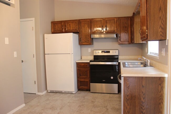 Building Photo - 3 Bedroom 1.5 Bath Home in Briargate with ...