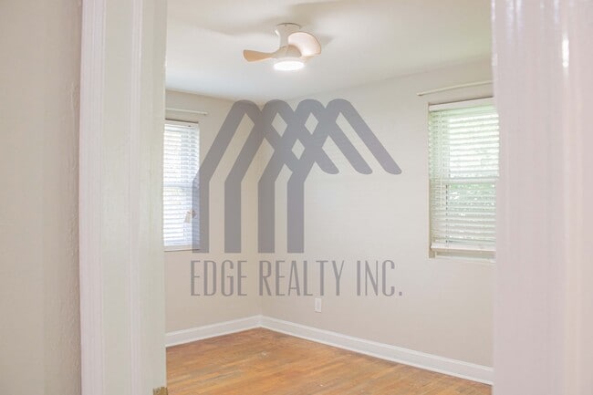 Building Photo - 135 E Derenne Ave