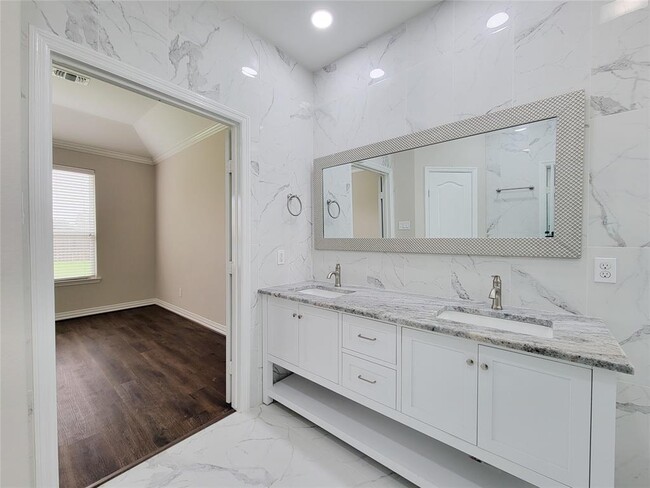 Building Photo - 21422 Beverly Chase Dr