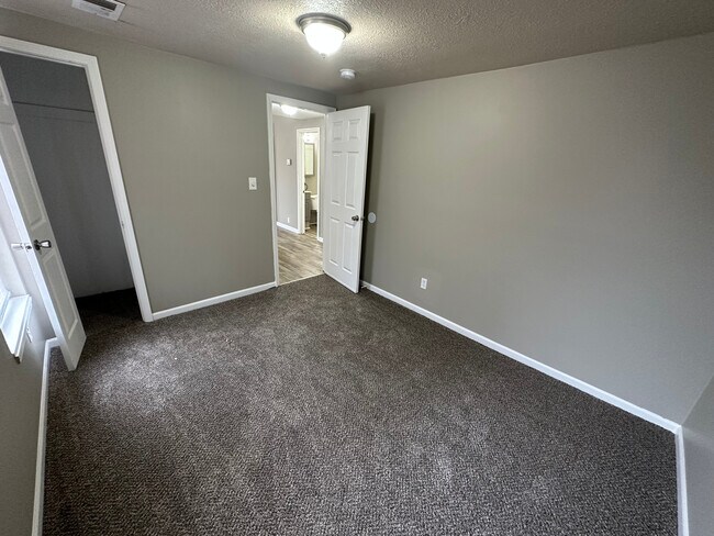 Building Photo - 710 S Logan Ave