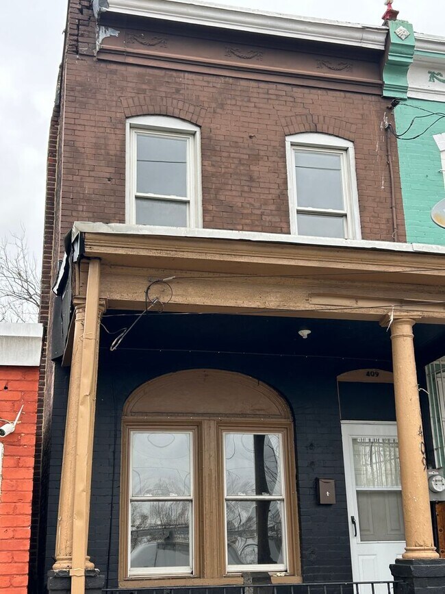 Building Photo - 409 Winslow St