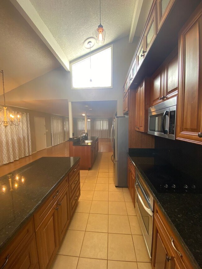 Building Photo - 019WHI