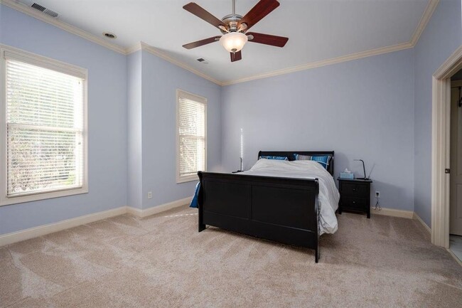 Building Photo - 10180 Wynmanor Dr