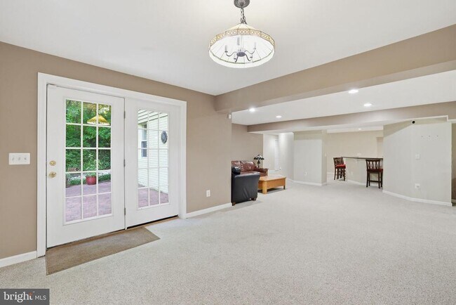 Building Photo - 5767 Bush Hill Dr